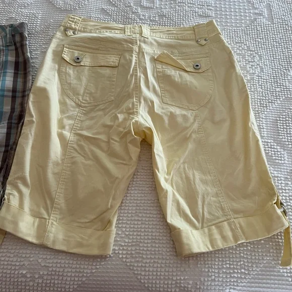2 pair Bermuda shorts womens size 8 cotton/spandex - Picture 4 of 5